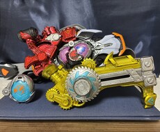 変身ベルトやアイテムを塗装します イメージ1