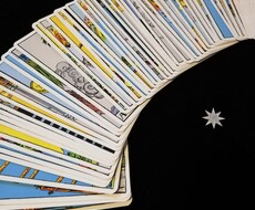 霊感タロットカードで占います イメージ1