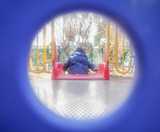 東京‖映画のワンシーンのような家族写真を撮影します 「いつもの公園が、特別な記念日に変わる瞬間を。」