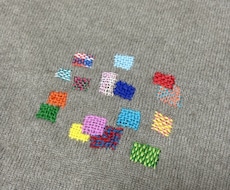 穴が開いた服をダーニングで即日に直します カラフルなダーニングでスピーディ＆かわいく補修いたします。
