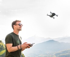 ドローンを使い空撮します イメージ1