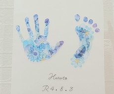 準備は手形足形の写真だけ！お花でアートを作成します