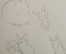 紙とシャープペンでイラストを描きます。サンプル考え中