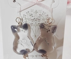 猫型ピアス販売します ぷっくりしっぽゆらゆら猫ピアス