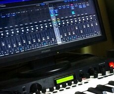 1. あなたの予算に合わせた作編曲を承ります 路上ライブ等、特にボーカリストとして活動中の方はオススメです