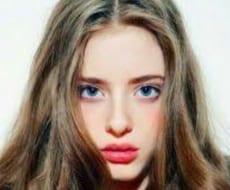 お客様の顔に外人風メイクを施します イメージ1