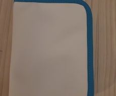 ハンドメイド、保険証入れ作成します 保険証入れ、表は合皮と内側はプリントで作成します。