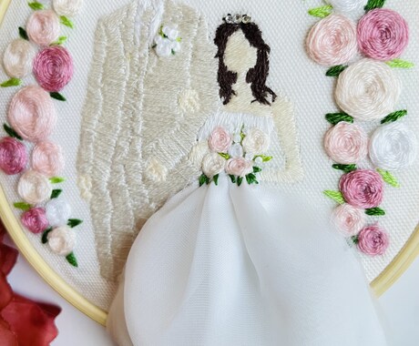 直径10cmに素敵なウエディングフォト刺繍します ウエディングドレスの思い出や結婚祝いにピッタリです。 イメージ2