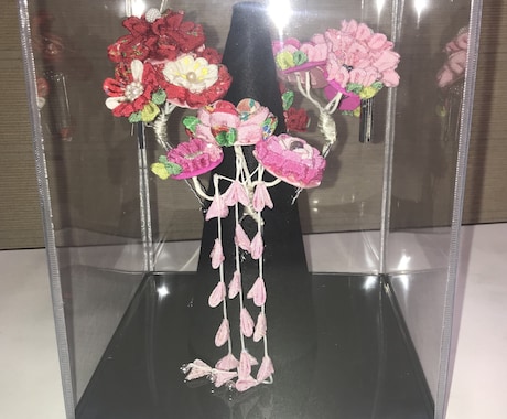 宝塚歌劇で培った技術でアクセサリーを制作します あなたの想いを上品で華やかなアクセサリーに。 イメージ1