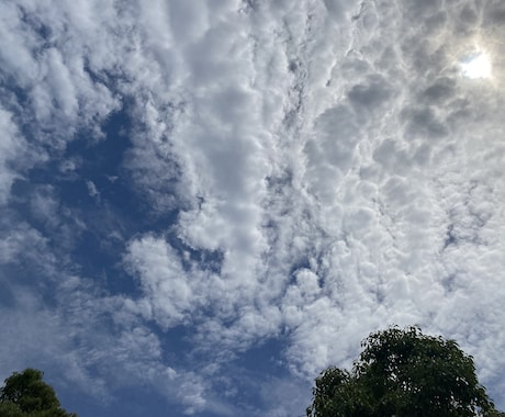 空と雲の写真売ります 雨の日以外の空なら色々有ります。壁紙などに