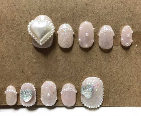 ネイルチップをあなたのサイズで丁寧にお作ります 可愛い♡キラキラパールのハートネイル イメージ1