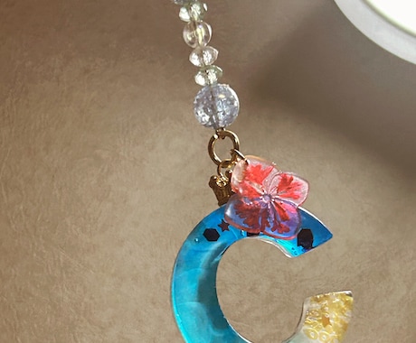 レジン液でキーホルダーやアクセサリーを作ります 〜世界に一つだけのアクセサリーやキーホルダー〜 イメージ2