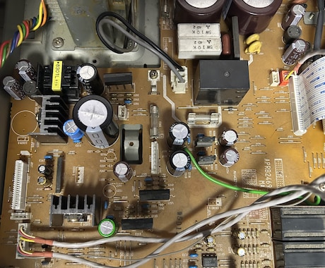 様々な電子機器の電解コンデンサ交換致します オーディオ機器.業務用電源装置など様々な機器に対応致します イメージ1