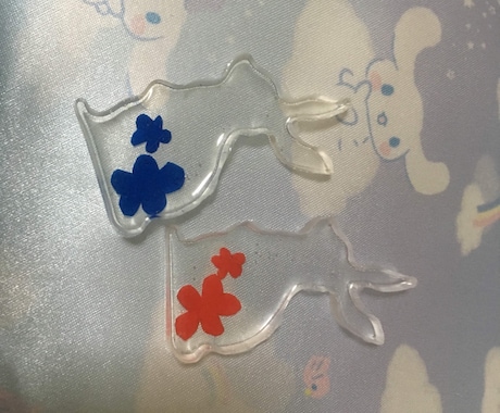 キーホルダーやアクセサリーなど作ります レジンでキーホルダーやアクセサリーを作ります。 イメージ2