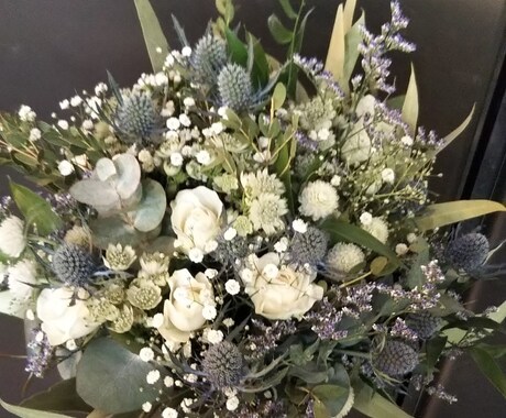 結婚式の装花アドバイスします ブーケやメインなどイメージを担当さんに伝えるお手伝いします。 イメージ2