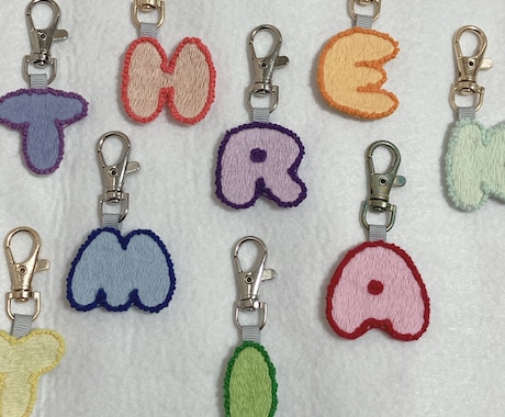 ❁オーダー承ります❁手刺繍 お名前 イニシャル刺繍 キーホルダー