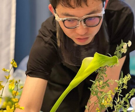 お花をペットポドルで飾れるように教えます 華道師範所有者が、華道の要素を活かして、お教えします。 イメージ2