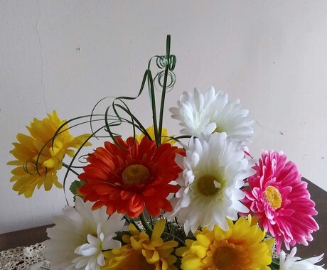 アーティフィシャルフラワーアレンジメント作成します 貴方のお好みの色、お花の種類、大きさで作成します。 イメージ2