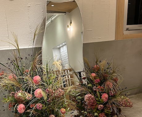 お花でイベントやWD撮影用の空間装飾を制作します 生花を使用しイメージに合わせた空間装飾をおつくりいたします。 イメージ1