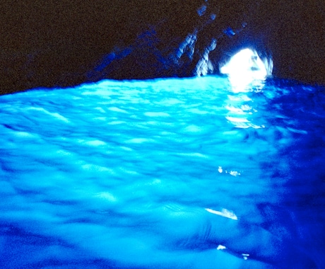 イタリア カプリ島 青の洞窟 旅行相談のります イタリア・カプリ島の青の洞窟に行きたい方必見 イメージ1