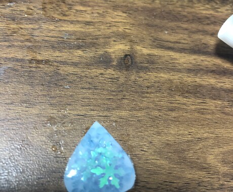レジンでアクセサリーやキーホルダーを作ります ネックレスやキーホルダーをつくってます イメージ2