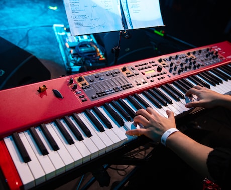 オリジナル楽曲のピアノ・キーボード弾きます 作曲家様の理想のピアノ伴奏致します‼︎ イメージ1