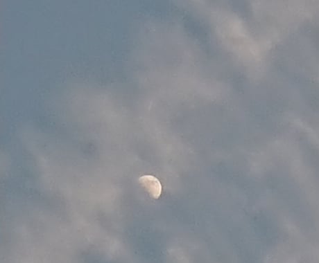 太陽の視点を持つ貴方、月の視点から運勢みます がんじがらめの今に青天の霹靂！的、月の視点から意見述べます。 イメージ1