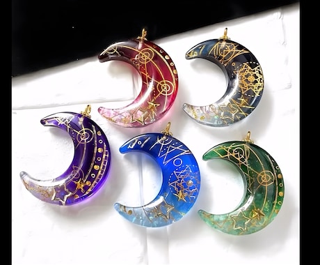 水晶を封入した宝石色に輝く魔法の三日月を作ります イメージ1