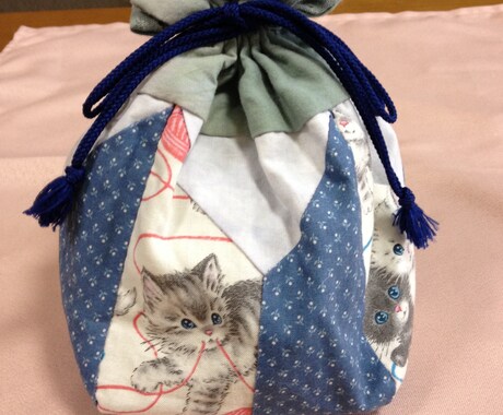 ネコ好きな方へオススメします 可愛いいネコ柄の巾着袋パッチワーク風 イメージ1