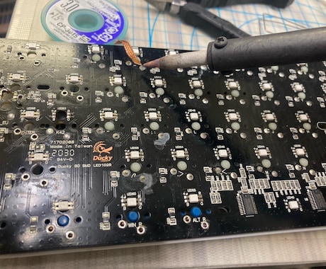 キーボード軸スイッチ(否ホットスワップ)交換します 軸スイッチ(メカニカル)を交換したい方。いかがですか？ イメージ1