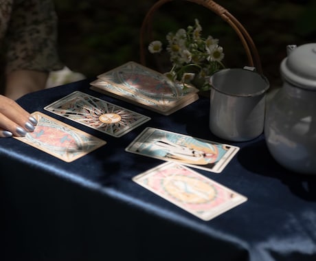 タロットで、あなたの運勢を占います おみくじ引くみたいに、気軽に頼ってね。 イメージ1