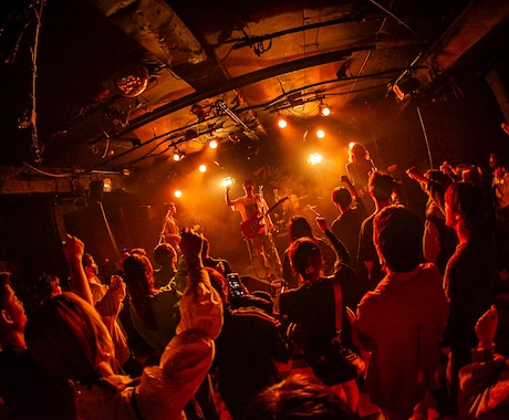 圧倒的臨場感！ライブ・コンサートの撮影をいたします 他社実績40件！ライブや舞台の熱量を最高の1枚に残します！ イメージ2