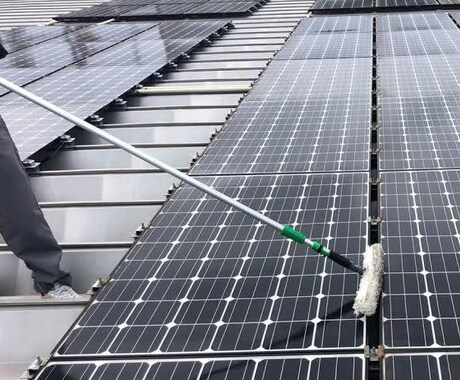 太陽光発電所内の管理いたします パネル掃除や除草作業！お任せください！ イメージ2