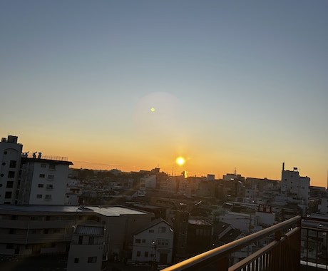 役には立たないけど、ちょっと落ち着く雑談をします 誰かと話す。ただそれだけで、今日がちょっと変わる。 イメージ2