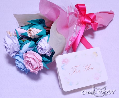 折り紙の薔薇（メッセージカード付き）を作製します プレゼントや病院のお見舞いにいかがでしょうか？ イメージ1