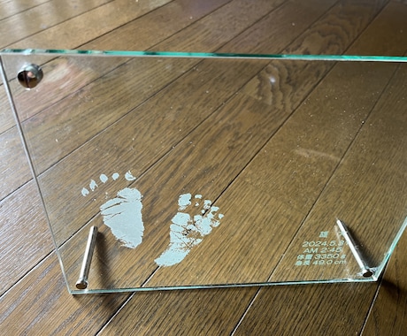 お誕生記念に足形や手形フォトスタンド製作します お子様の足形や手形を残せます！誕生記念に写真立ての贈り物を。 イメージ1