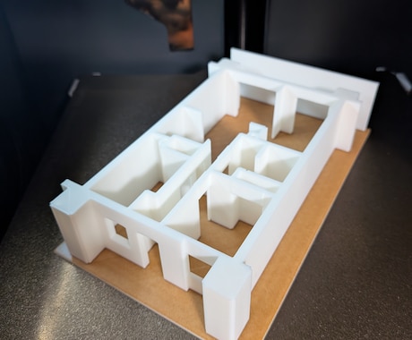 間取り図から住宅模型を3Dプリントします 間取り、動線の確認に。図面からの作成も可能。床はウッド素材。 イメージ1