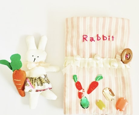 可愛いぬいぐるみが住んでいる布絵本をつくります ぬいぐるみが住むパッチワーク風の絵本型で可愛いおうちです♡ イメージ2