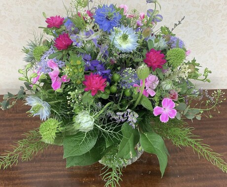 用途に合わせて花束、アレンジ作ります 大切な日の贈り物やご自宅に飾るもの等お気軽にご相談下さい。 イメージ2