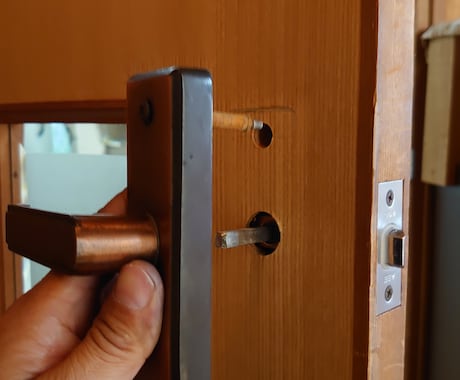 ドアの修理、ビデオチャットで遠隔サポートします 便利屋さん遠隔サポート ⑤ドアの修理(ビデオチャット) イメージ1