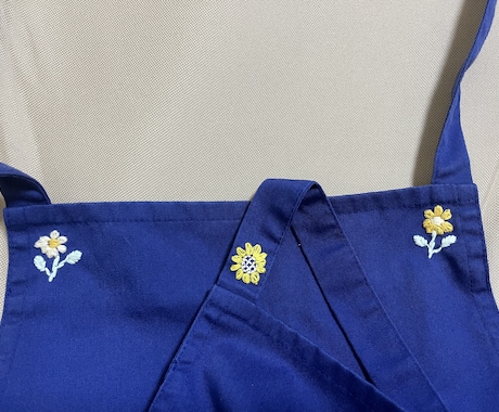 手作りの刺繍します ハンカチにお花や小物の刺繍します。長く愛されるお守りに。 イメージ2