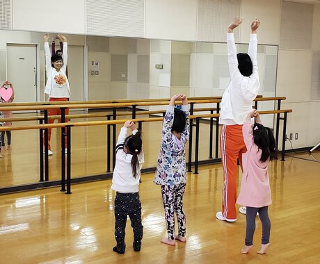 子供たちにダンスの楽しさを伝えるレッスンをします はじめてのキッズダンスレッスン♪音楽に合わせてリズムに乗ろう イメージ2