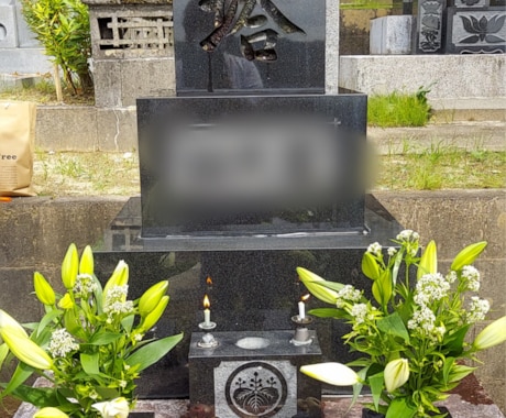 花屋ならではのお墓参り代行承ります お好みの仏花を制作して心を込めてお掃除します。 イメージ2