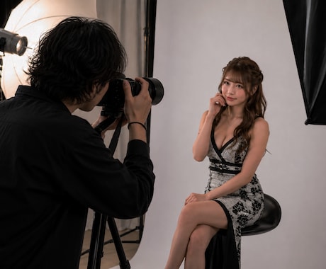 加工バレを抑えたレタッチで宣材写真を自然に整えます 無料修正サービスで「あ！ここ忘れてた！！」を無くします。 イメージ2