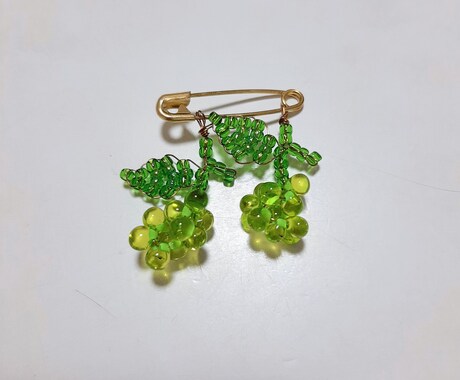 ビーズ手芸のアクセサリーを販売します ブローチ2つとイヤリング4つです。 イメージ2