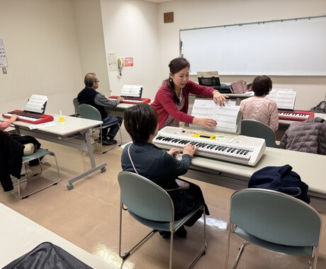 脳トレピアノで指一本から好きな曲を弾いて頂きます 脳が生き生き若返る ピアノ演奏を楽しみながら脳トレしましょう イメージ2
