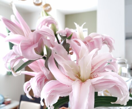 貴方に合った花を考えます 現役花屋が考えますので、季節に合った花などわかります。 イメージ1