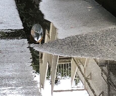 会社の商品のキャッチつくります 雨の後は不思議の国のアリスが階段を上がってくる。 イメージ1