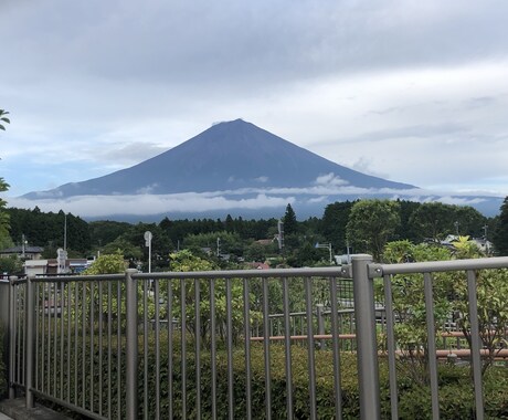 気軽にどんなお話でもお伺い致します 時にはスピリチュアルの観点からお悩み相談に応じます。 イメージ1