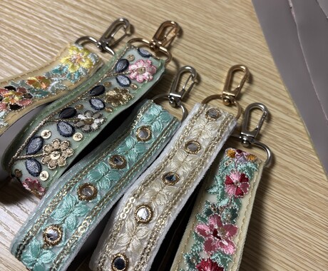 インド刺繍キーホルダー作成します インド刺繍リボンから選んでいただき、キーホルダーにします イメージ2